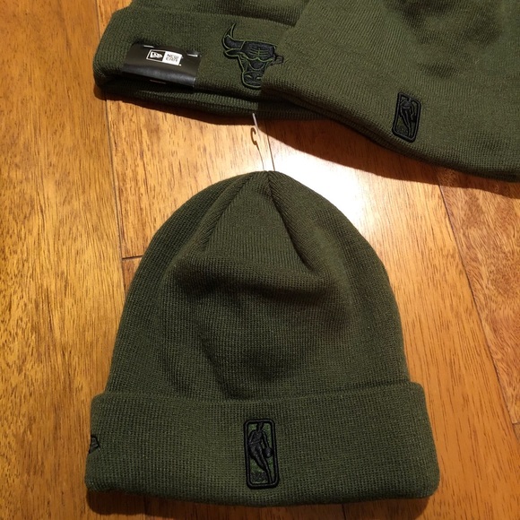 Green Chicago Bulls New Era Winter Hat - Picture 2 of 3